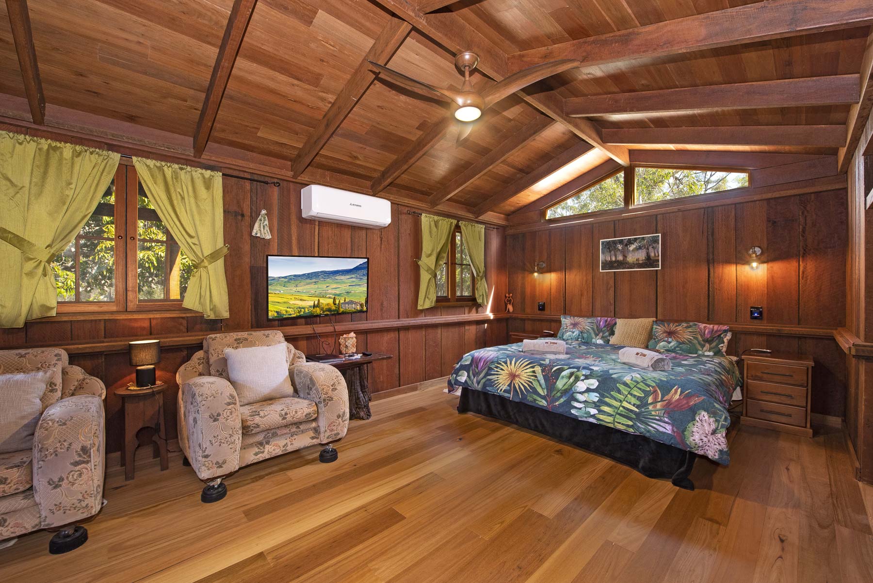 Unique rustic cabin bedroom